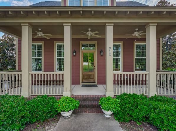 912 Hayden Ln
