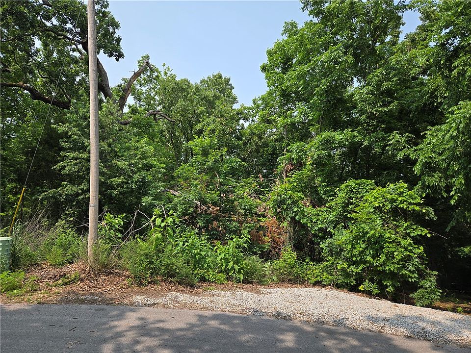 1st image of 16 Cromarty Ln #16