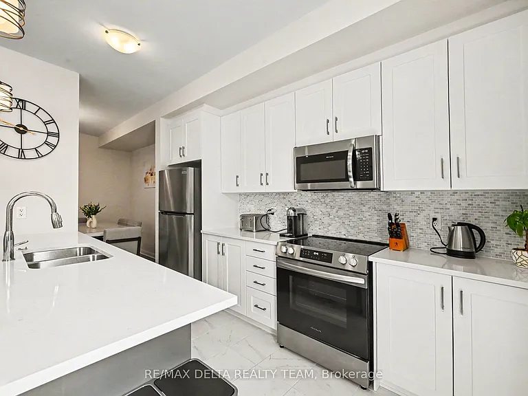 505 Convenire Row — Photo 9