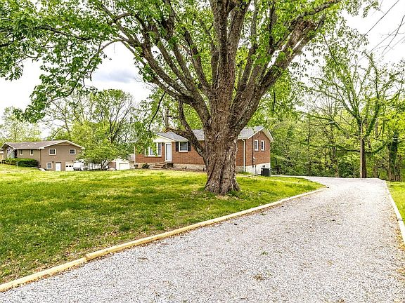 3rd image of 403 Rosehill Ct