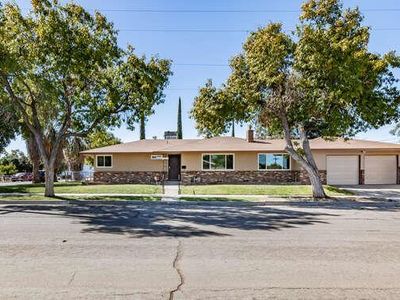 1246 S 2nd St, Fresno, CA, 93702