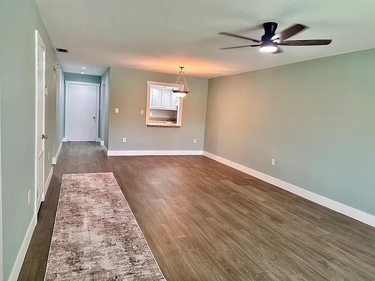 300 Valley Stream Dr #8 — Photo 13