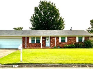 917 Mockingbird Ln, Okmulgee, OK 74447