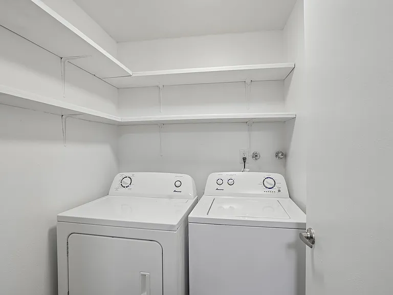 Linden Lane Apartments — Photo 24