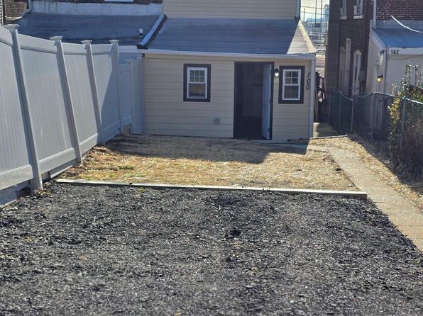 160 W Ridge Rd, Linwood, PA 19061