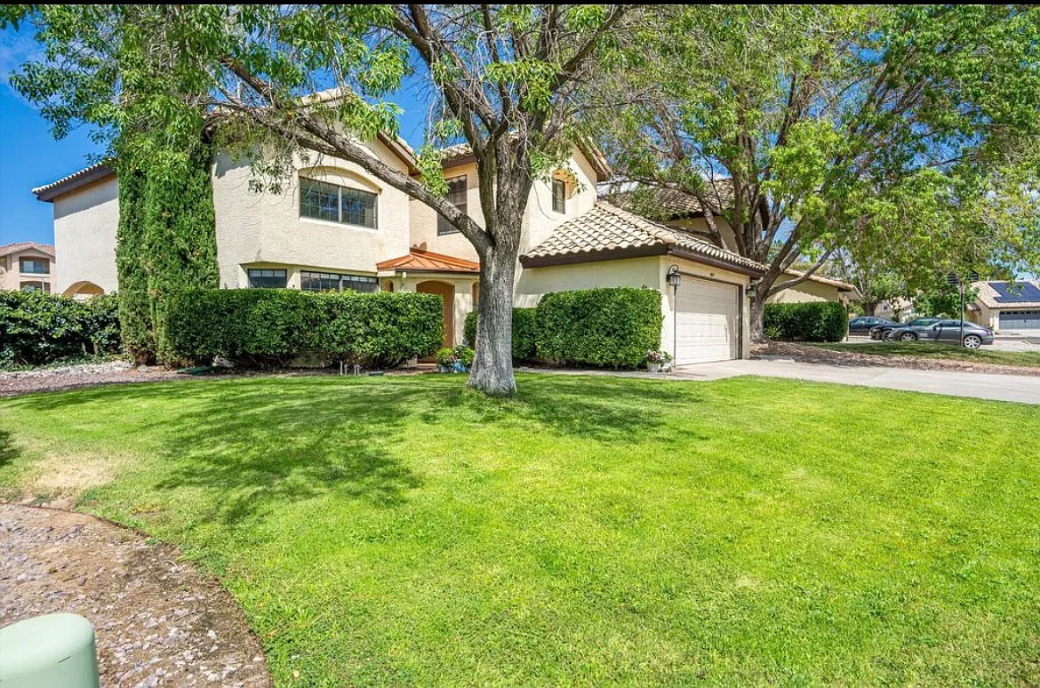4 bed, 2247 sqft, $2,600 — Photo 3