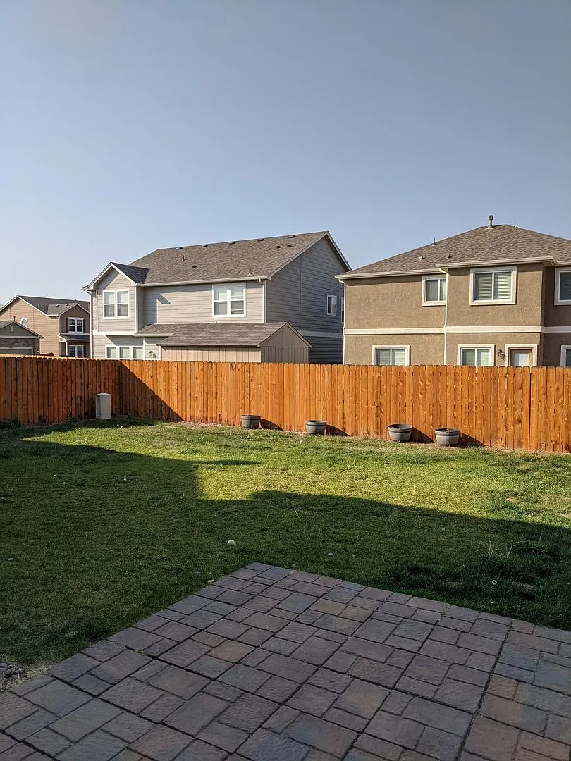 Open layout two-story home — Photo 4