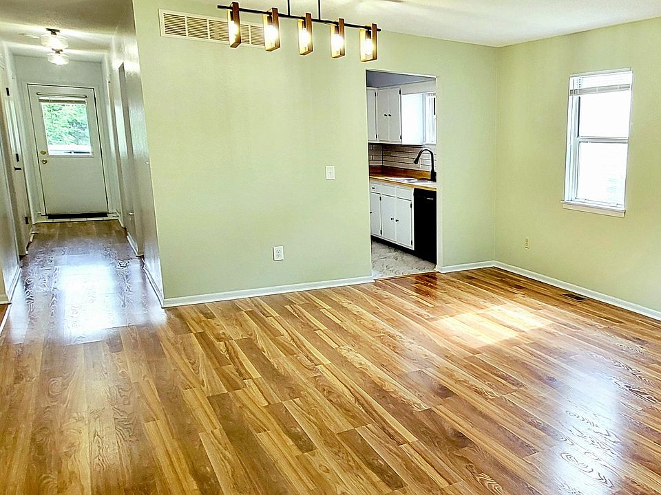 1st image of 6037 Red Oak Dr