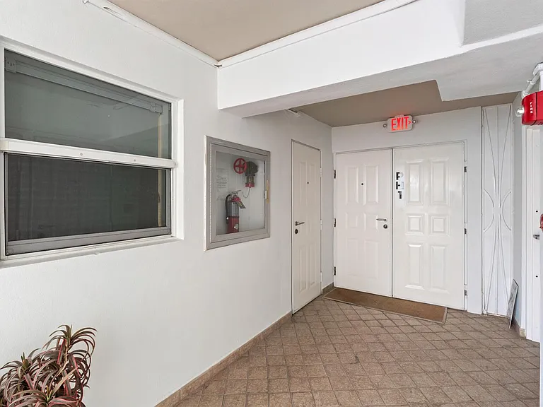 121 Golden Isles Dr #Penthouse 1 — Photo 13
