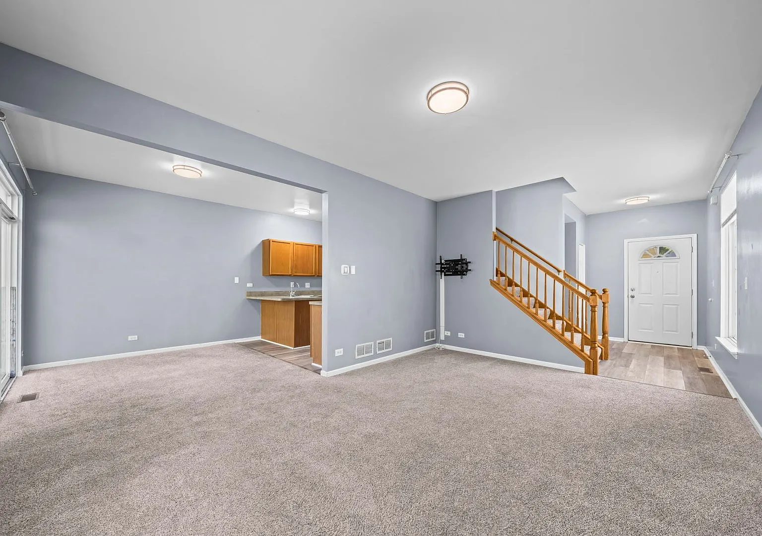 3 bed, 3.5 bath, 2018 sqft, $2,950 — Photo 4
