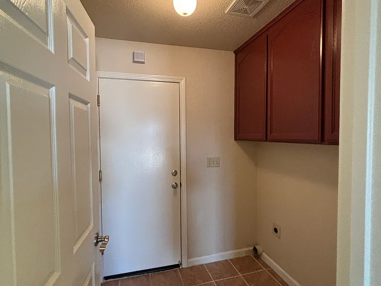 1017 Sun Meadow Dr — Photo 28