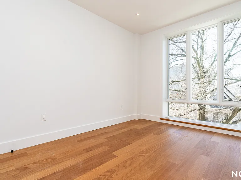 675 E 32nd St #42 — Photo 17