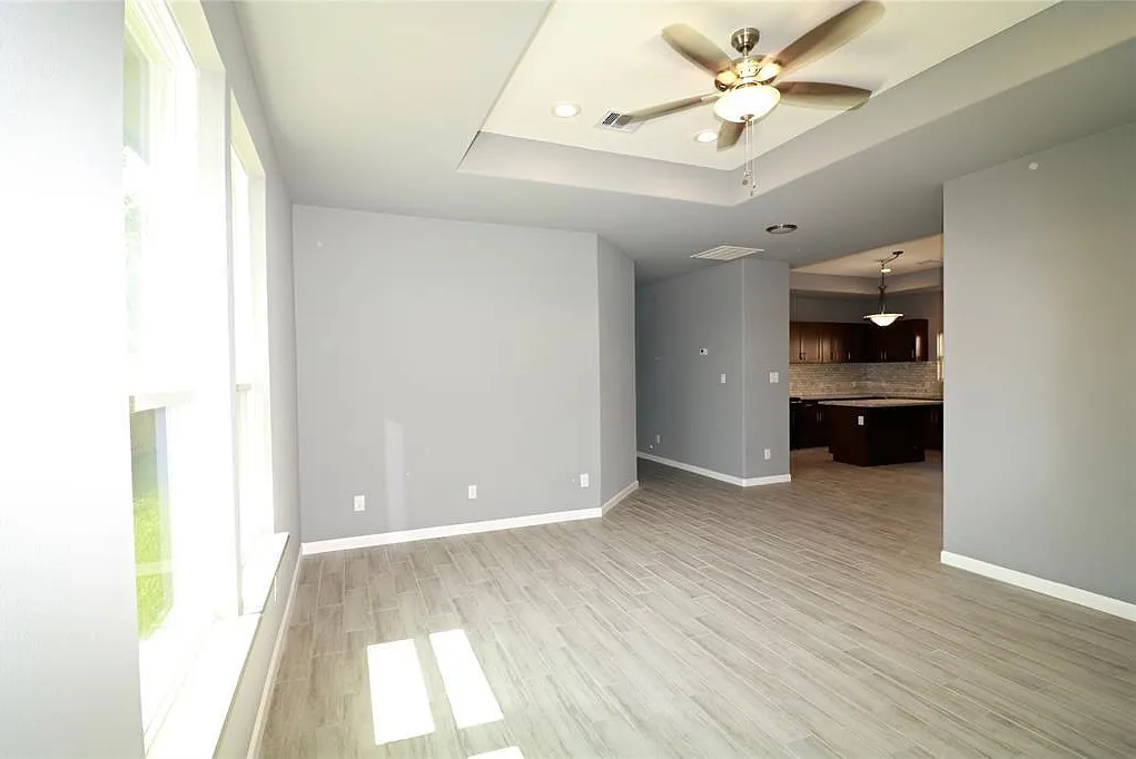 4 bed, 2.0 bath, 1612 sqft, $2,070 — Photo 4