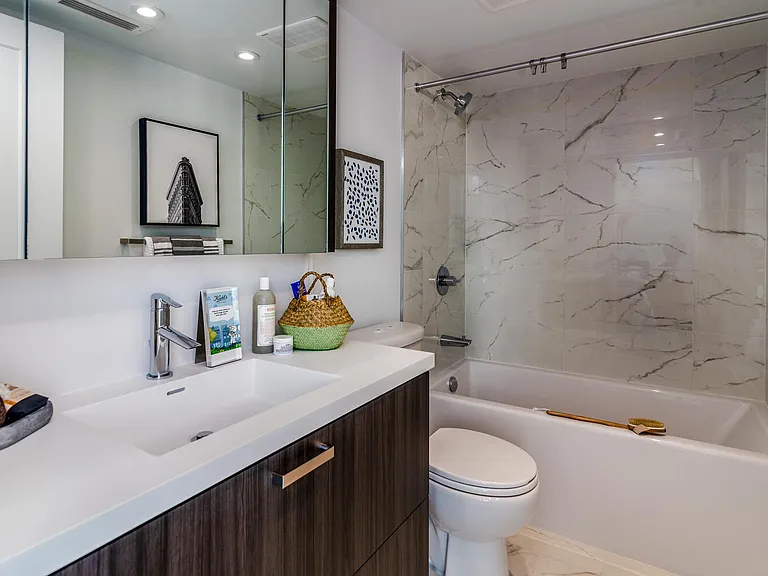 19 Erskine Ave #1308 — Photo 8