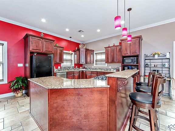 5th image of 300 Melrose Dr