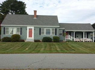 28 Shoreline Dr, Falmouth, ME 04105