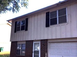 1615 NE White Dr APT B, Lees Summit, MO 64086