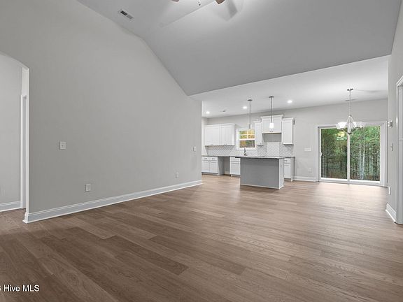 5th image of 1029 Ivory Lane