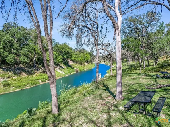 2038 Paradise Pkwy, Canyon Lake, TX 78133