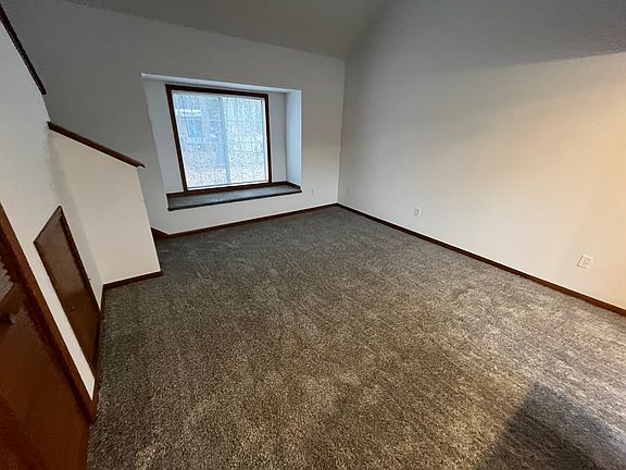 5th image of 2 S Division Ave #16