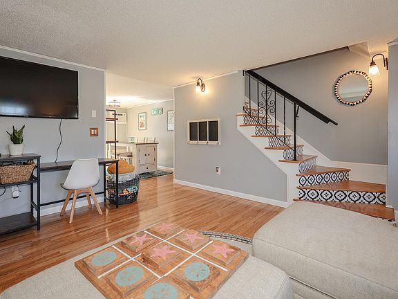 5th image of 166 Fieldstone Drive