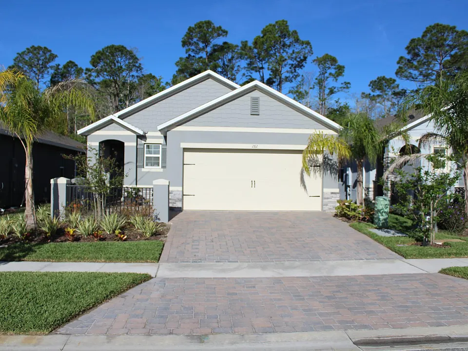 282 Caryota Ct