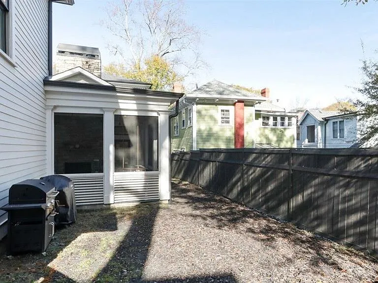 1013 Euclid Ave NE — Photo 17