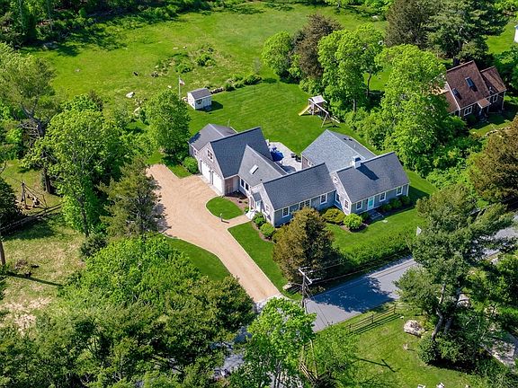 3rd image of 81 Aucoot Rd