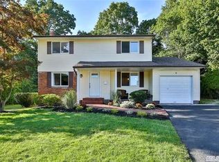 9 Andover Ct, Commack, NY 11725