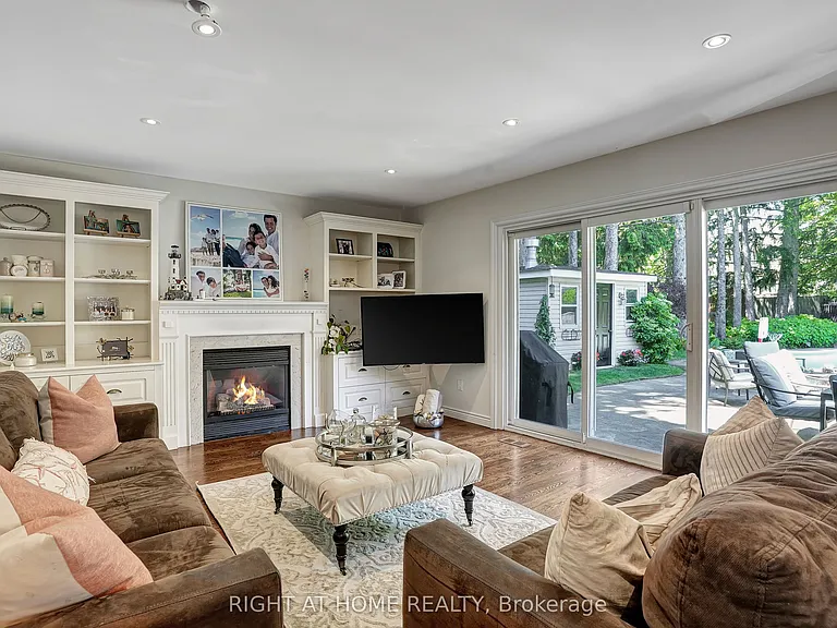 461 Lakeshore Rd W — Photo 8