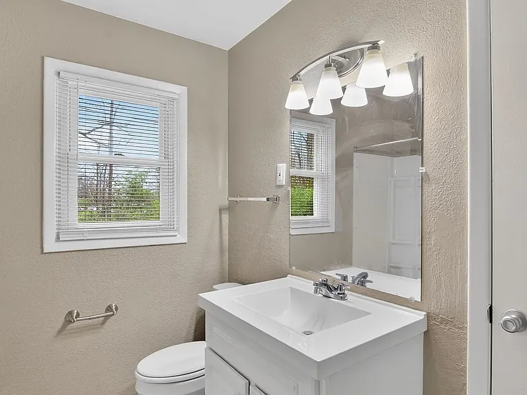 4366 Sawyer Ave — Photo 9