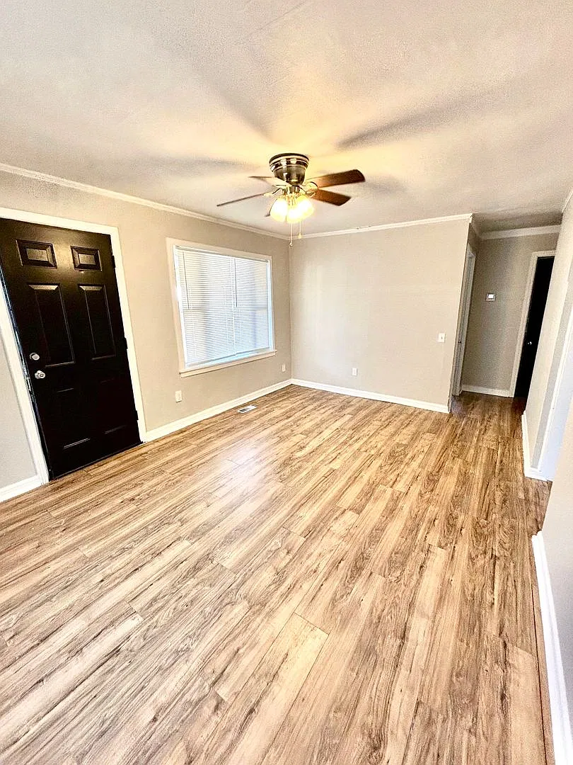 631 Warner--Move In Ready! — Photo 2