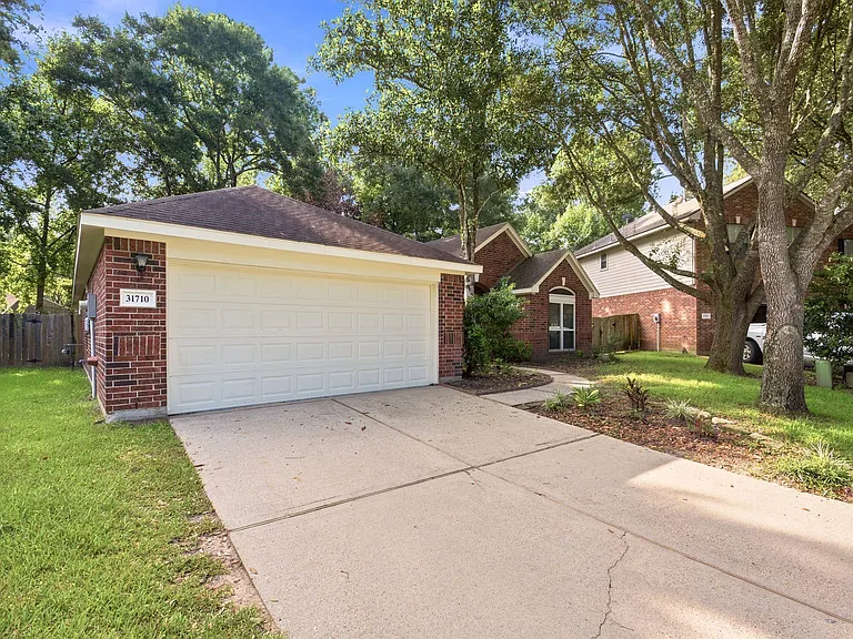31710 Midlake Park — Photo 2