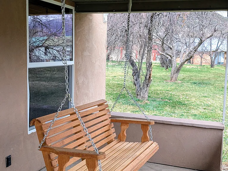 Porch swing