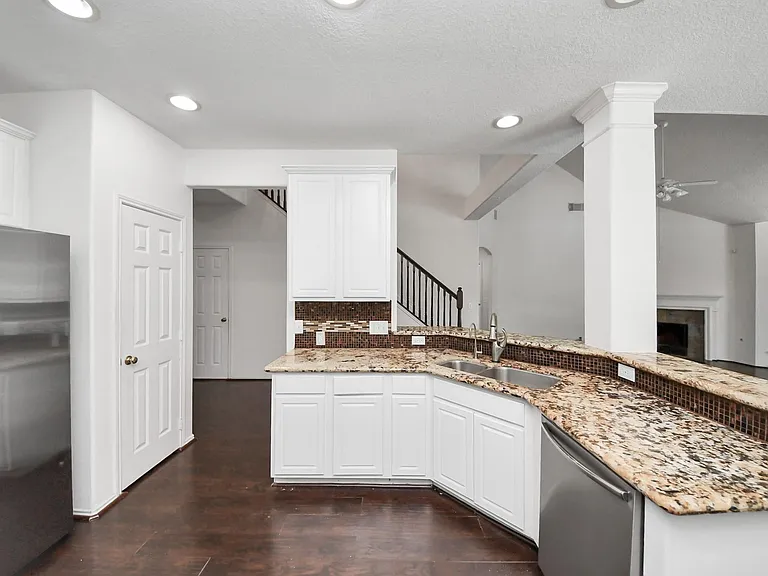20510 Pioneer Bend Ct — Photo 10