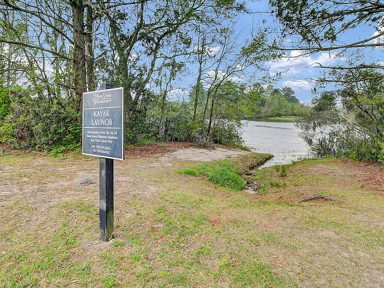 236 Emerald Isle Dr — Photo 37