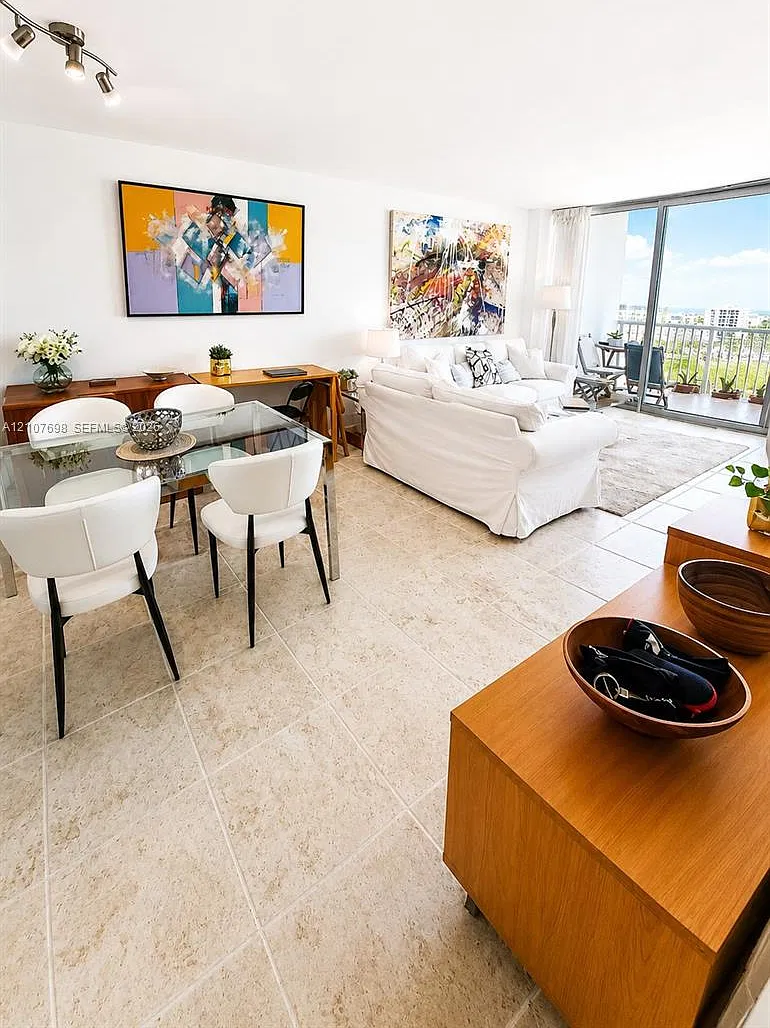 Mirasol Ocean Towers Cond — Photo 4