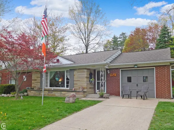 324 W Saint Clair St, Almont, MI 48003