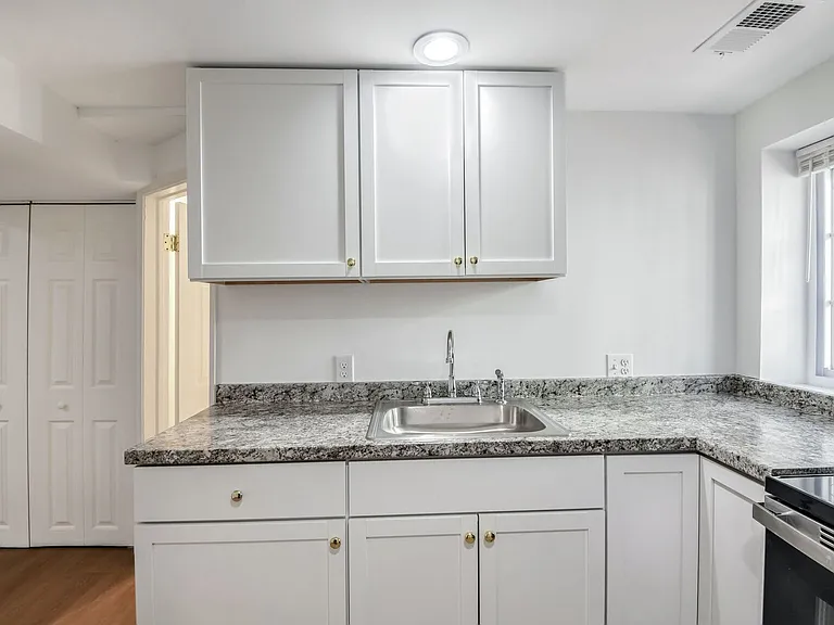 648 Keefer Pl NW #LL — Photo 3