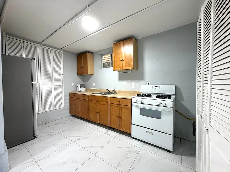 106 Romaine Ave #1 — Photo 12