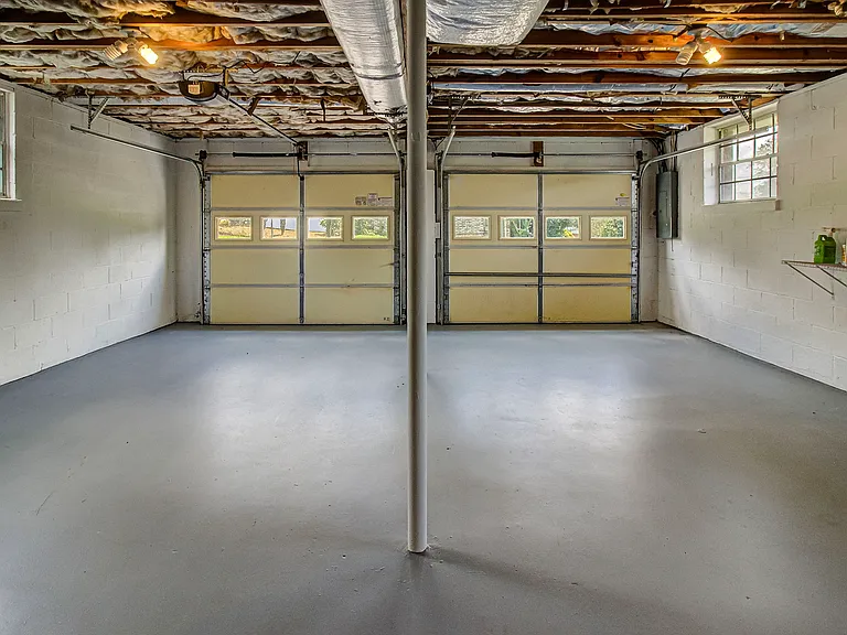 9521 Mobile Dr — Photo 41