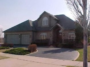 10240 Saint James Pl, Munster, IN 46321