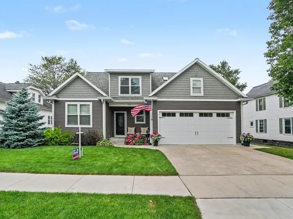 223 Prospect St, Spring Lake, MI 49456