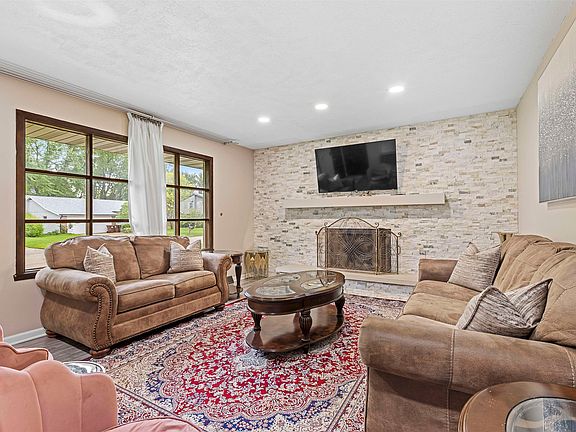 3rd image of 5762 La Cresta Dr