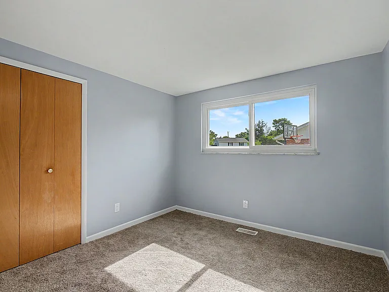 5850 Corlett Ct — Photo 9