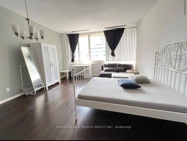 555 Yonge St #513 — Photo 6