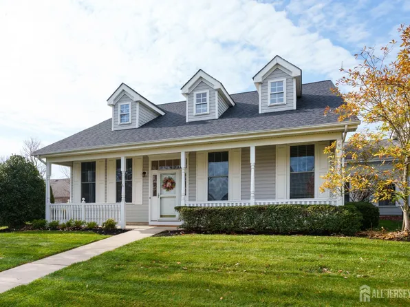 10 Liedtke Dr, Cranbury, NJ 08512