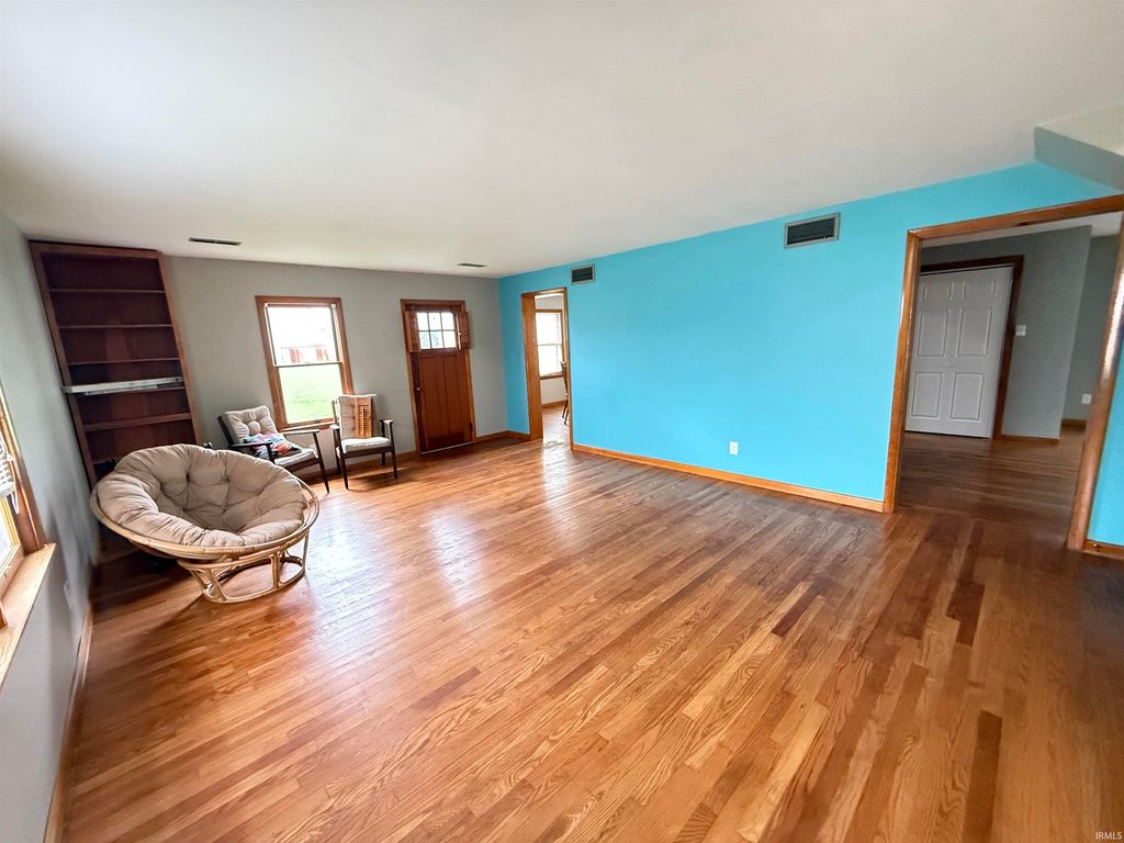501 E Maple St, Petersburg, IN - More