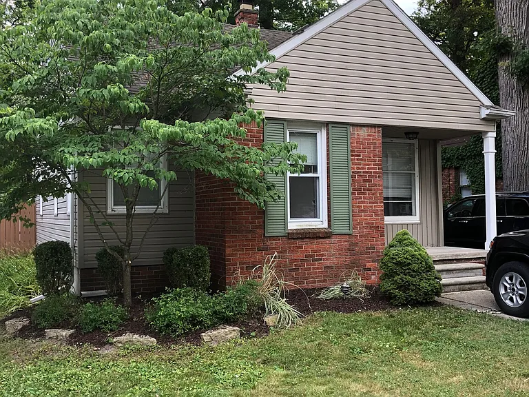 606 Gardenia Ave — Photo 3