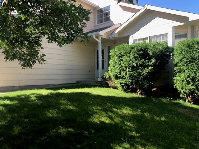 4 bed, 2400 sqft, $3,195 — Photo 2